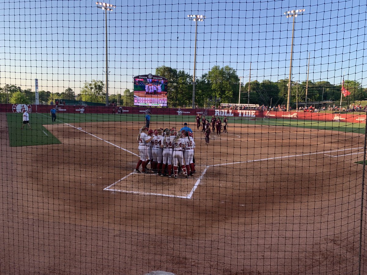 We are tied. Let’s got Bama!! <a href="/AlabamaSB/">Alabama Softball</a>