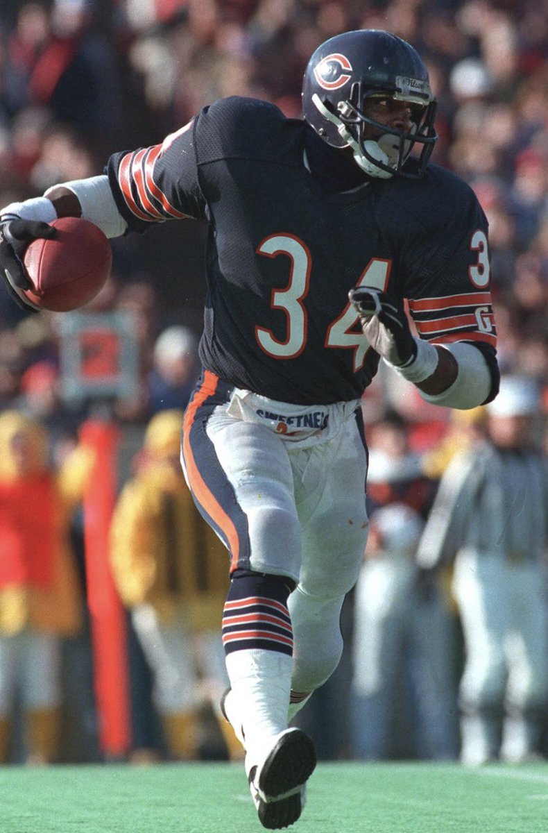 80sSportsNStuff's tweet photo. The pinnacle of running backs… https://t.co/7gF5wuJ3X6