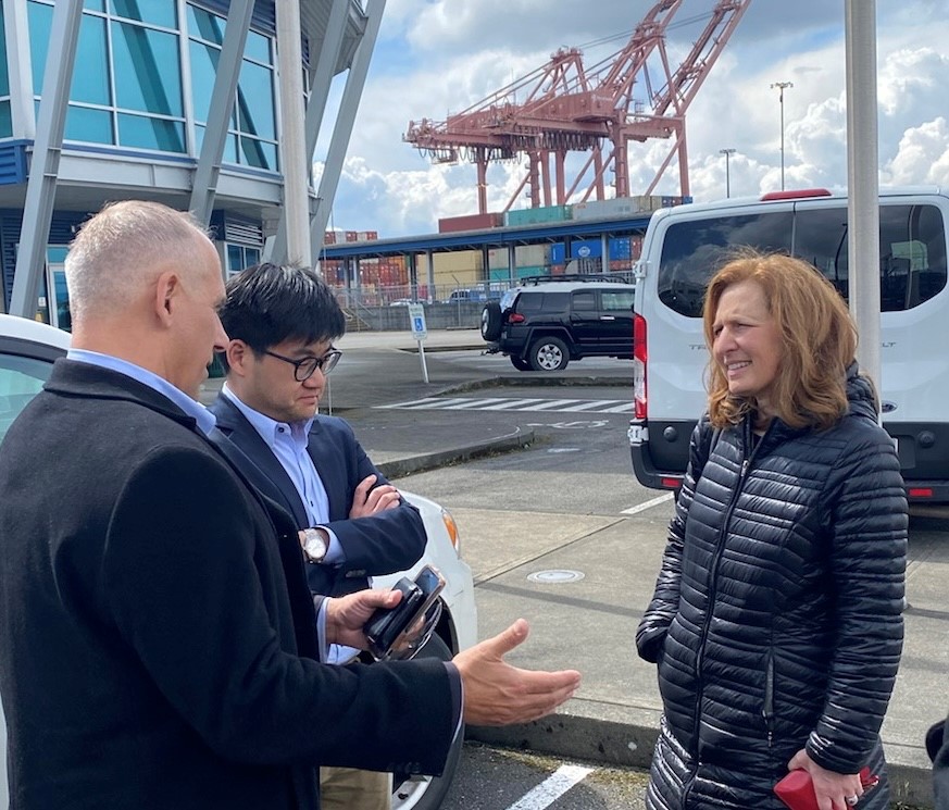 SeaportNW's tweet photo. Commissioner Cho and CEO Wolfe welcomed Congresswoman Schrier to Terminal 46 to learn more about near-dock operations and the USDA partnership supporting increased ag exports through our gateway. 

#terminal46 #tour #congress #ports #agexports https://t.co/pd5v6Ftw2E