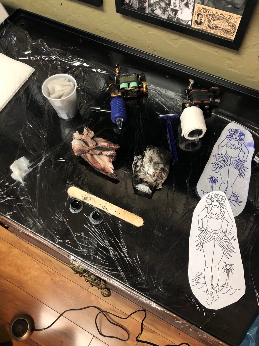 made this tattoo with 2 paper towels 🤩