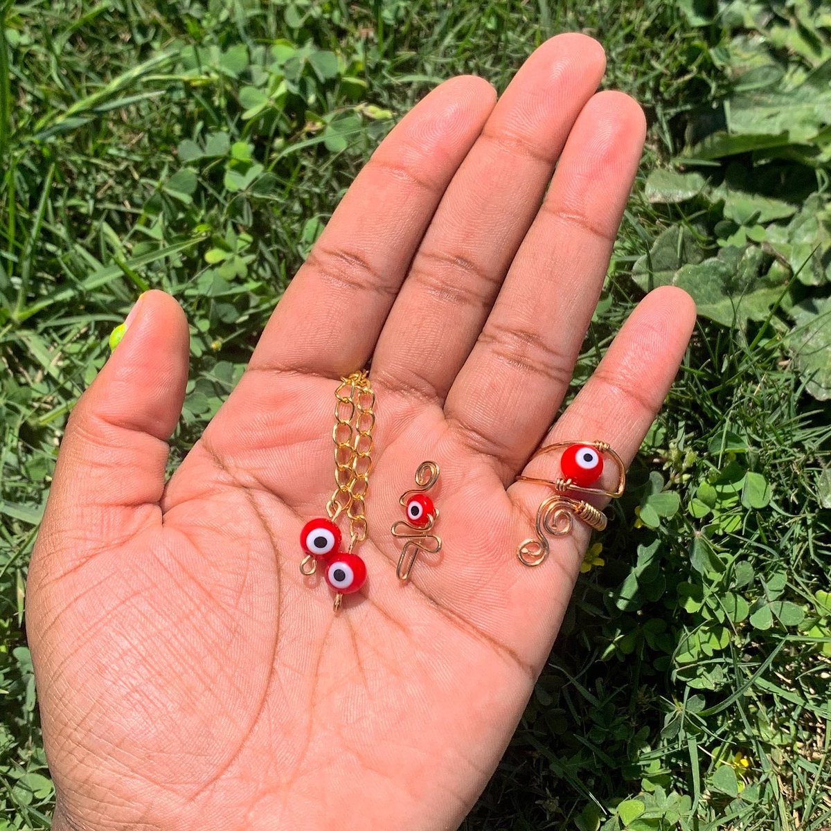 CheriosC's tweet photo. 🧿 Evil Eye Set
🧿 The red Evil Eye represents:
•Increase in enthusiasm
•Protection from fears and anxiety
🧿Set includes:
~ Evil Eye Cuff
~ Evil Eye Ring
~ Evil Eye Earrings
Price: $25
#evileyejewelry #nosecuffs #evileyeearrings #evileyering #handmadejewelry https://t.co/9ltLt6XqQh