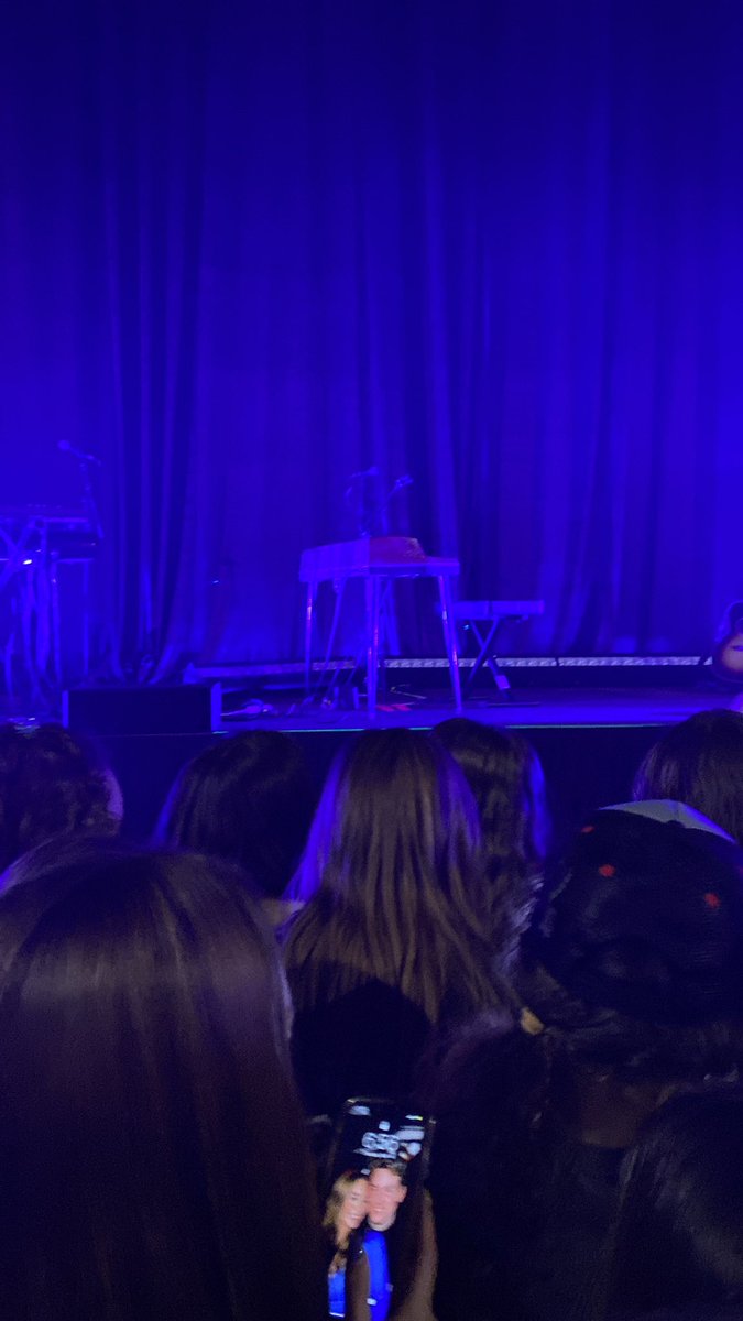 mercedesisok's tweet photo. armory kinda did us dirty but… we are here!! @oliviarodrigo #SOURTOUR #sourtourminneapolis https://t.co/5NFnWoobrd