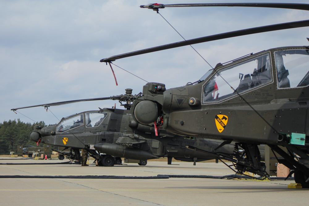 1stCavalryDiv's tweet photo. Troopers assigned to  1st Air Cavalry Brigade conducted daily preventive maintenance on an AH-64E Apache attack helicopter at a forward arming and refueling point in Poland. 
Maintenance operations are conducted to enhance readiness, reassure allies&amp;deter potential adversaries. https://t.co/WKi03iH4MQ