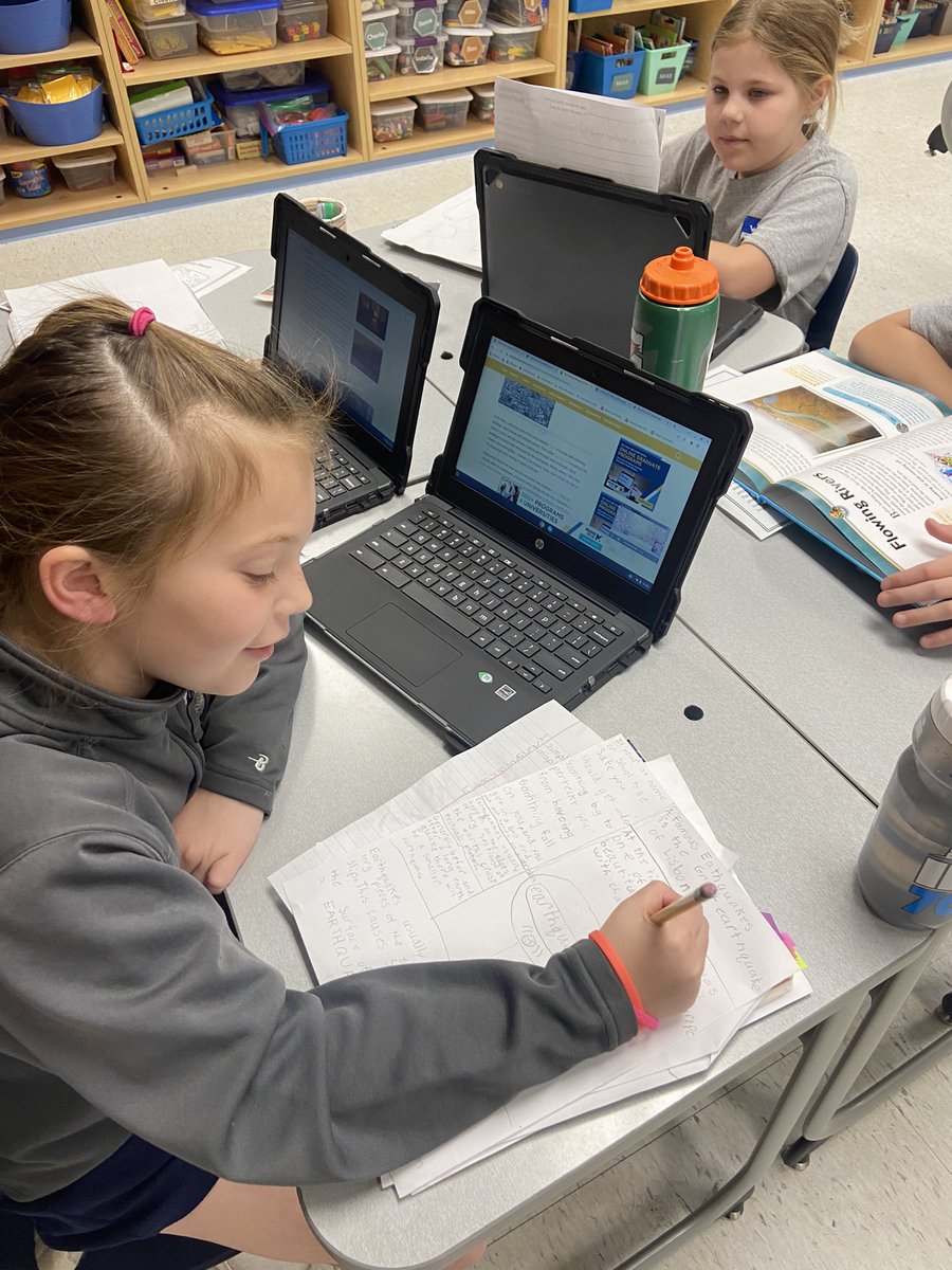qas3b's tweet photo. My little researchers learning about natural disasters. https://t.co/WCgqg4k8Na