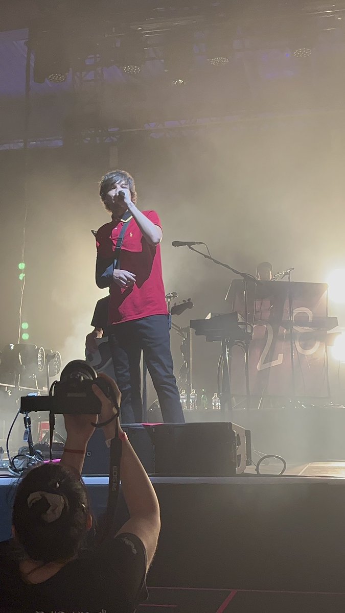 Louis performing on stage tonight for #LTWTPoznan 

©️tbslprince