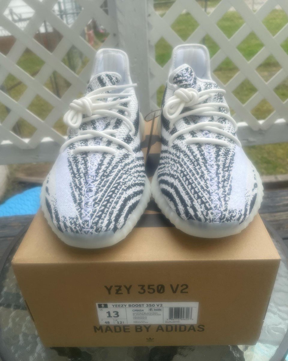 Soles864's tweet photo. Yeezy 350 “Zebra”
Size 13
#yeezy #adidas #yeezy350 #zebrayeezy #buy #sell #trade #like #comment #share #explore #explorepage #kanyewest #worldwide #greenvillesc #sneakerhead #sneakers https://t.co/kXfSHTAvZS