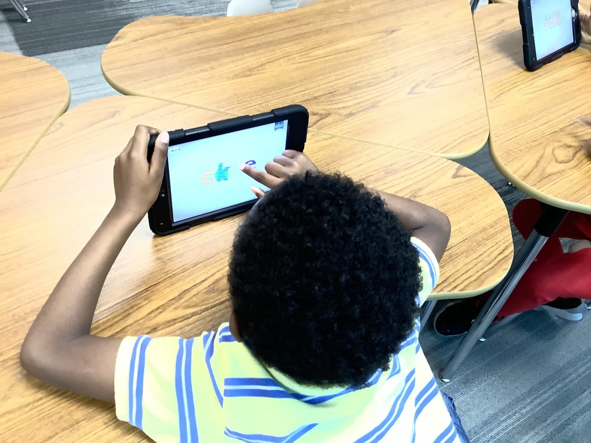 MPElemSchool's tweet photo. Learning our sounds, letters, and spelling new words with Originator. Kindergarten loved working in small groups with Ms. Galyen and Mrs. Ungaro. @MPElemSchool @MsGalyensClass @MariaUngaro9 #MPEweare1 #MPEweareone #Katyread #ktintervent https://t.co/hxvOtE0NUp