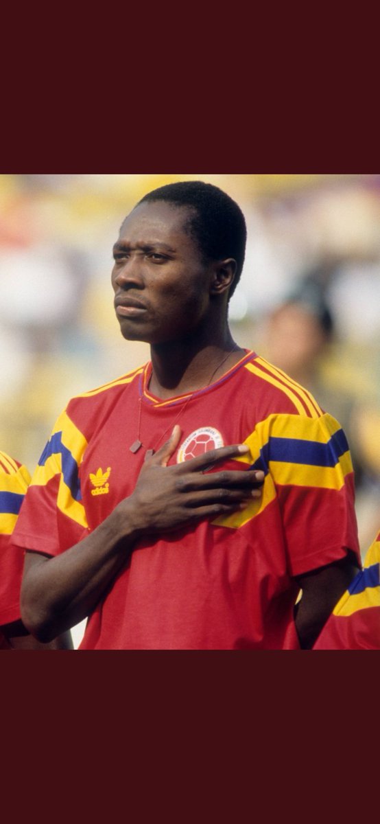 Luis46426752's tweet photo. El mejor volante 8 de la selección Colombia # 19 en la camiseta, el gol a la selección de Alemania en el mundial de Italia 90, fue para mí y muchos de mi generación la primera vez que llore por un gol de la selección Colombia, hoy lloro por tu ausencia, gracias Freddy Rincón. https://t.co/z2DJ9AoGox