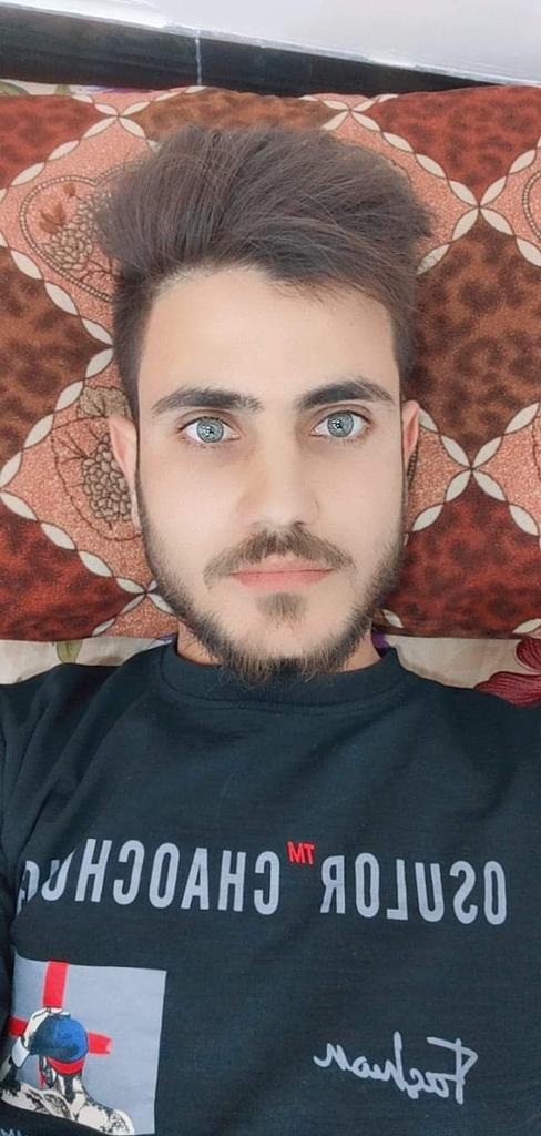 H19977h's tweet photo. *"أجـمـل شـيء قـد يـحـبـه الـنـاس فـيـك.. هـو طـيـبـة قـلـبـك! ولـكـنـهـم لا يـعـلـمـون كـم يـعـانـي طـيـب الـقـلـب مـن قـلـبـه"* https://t.co/JtfXwXNQm9