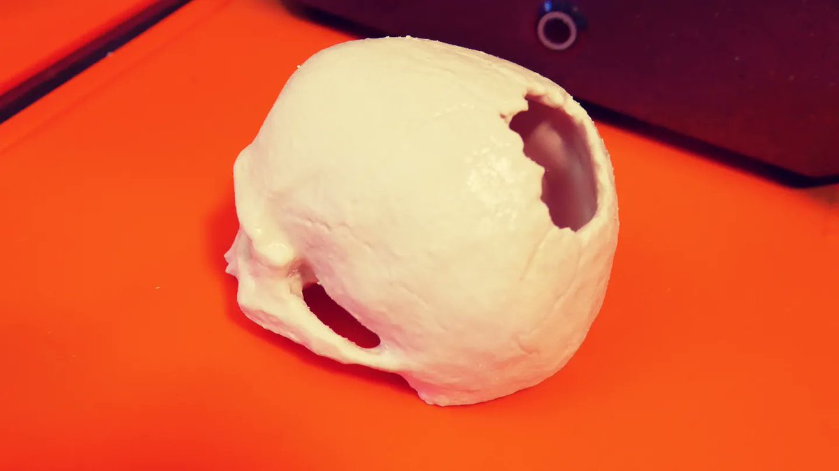 de3dprintman's tweet photo. Today I finished the print job for the #LeidenUniversity and I decided to print this skull as a present for with the order. It is printed in 50 micron in #Liqcreate Premium White on the #PrusaSL1S by @josefprusa. Print time 2 hours and 13 minutes.
https://t.co/oyTRxejCwi #3dp https://t.co/d3oRengVnk