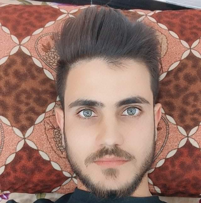 H19977h's tweet photo. لا بَأسْ بأِنْ تَكُونَ مُختَلِفاً عَن الجَمِيع ولكِن لا تَكُنْ مُتَخلِفاً !! https://t.co/A281F8qPVf