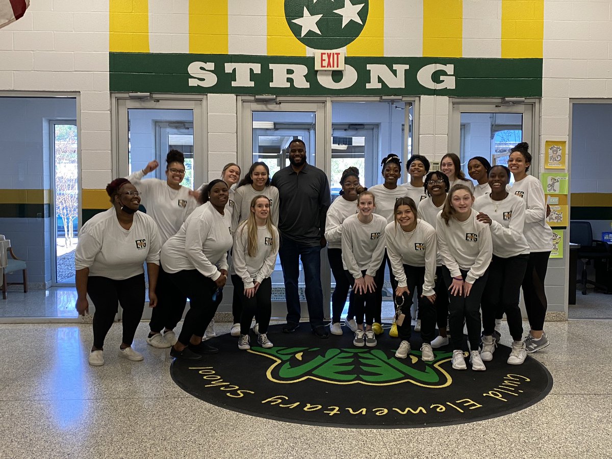 GuildElementary's tweet photo. Thank you Gallatin High School girls basketball team for supporting our Guild Gators! @mel_sawyers #guildgators https://t.co/GmZ8sGxq0Q