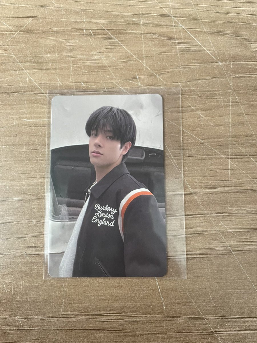 blueprntyunho's tweet photo. feedback positivo pra @jaysbloom que vendeu esse jake! chegou super rapido e tudo certinho mto obrigada 💜 https://t.co/VoN0ImJolo