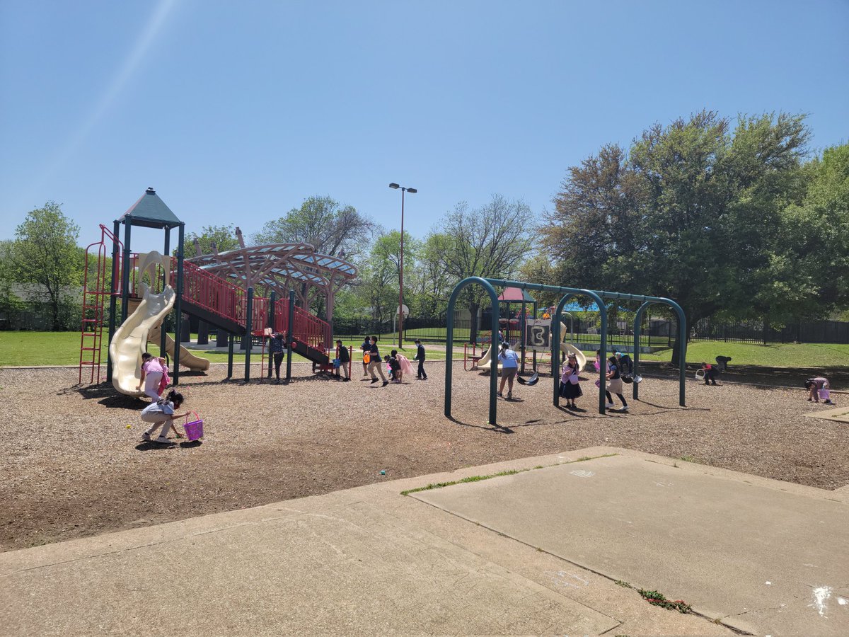 LDZ_FAM's tweet photo. 2nd grade enjoy Easter egg hunt! https://t.co/ZNZF8XSjLf