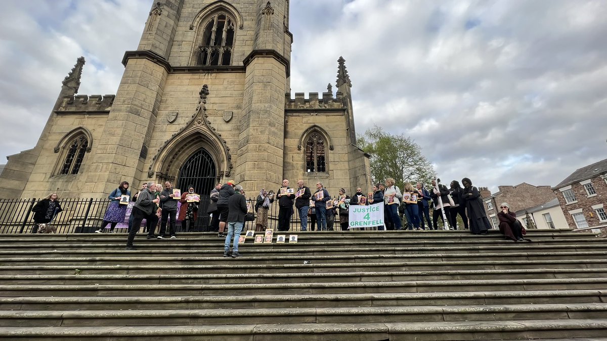 Standing in solidarity with the victims of #GrenfellTower 

#Grenfell #justice #JusticeForAll #NoJusticeNoPeace #Solidarity #SolidarityKnowsNoBorders #accestojustice #RefugeesWelcome 

@MerseysideBLM @VLCLiverpool