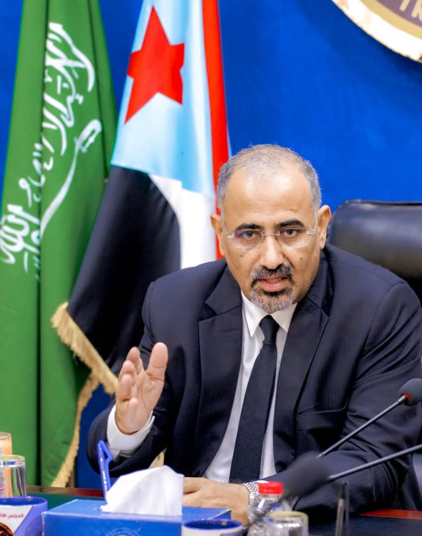 #عيدروس_الزُبيدي في الوقت الراهن هو الرجل الأول لدى المملكة والإمارات والموثوق به من قبل التحالف لقيادة المرحلة القادمة إما السلام أو الحرب ولن يكون هناك أحد محل ثقة غير أبو القاسم !!!  #انتهى