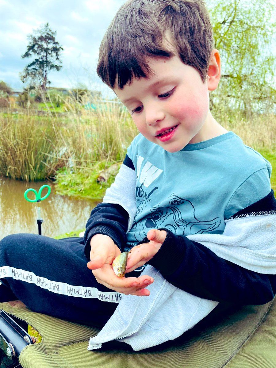 pete_caine's tweet photo. The boys are finally back on the bank 😎🎣🎣 #fishing #familyfishing #forestofdean https://t.co/p7zarLlmFz