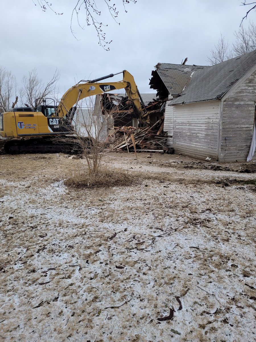 TenCorpInc's tweet photo. In addition to building cattle confinements, TenCorp Inc offers a full line of agricultural excavation services. Services include: building demolition, water ways, site clearing, building pad preparation, and more. Contact us to today to get your project on our schedule! https://t.co/hcM8gaQqiX