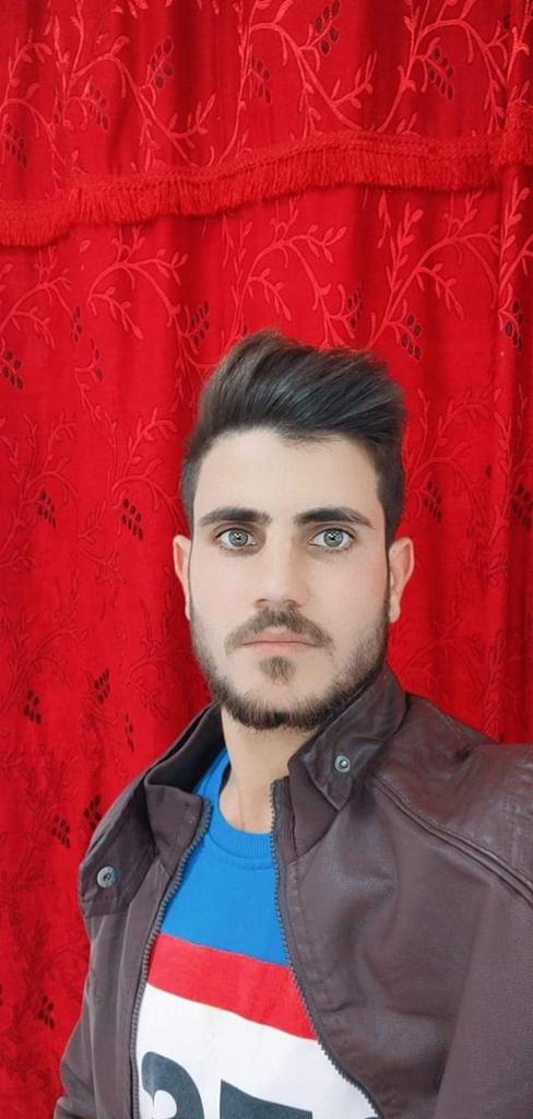 H19977h's tweet photo. سيبقى حُسن صُنعك حين تَفنى
ويدفن حسن وجهك في الرمال . https://t.co/YDEEmO0wAi