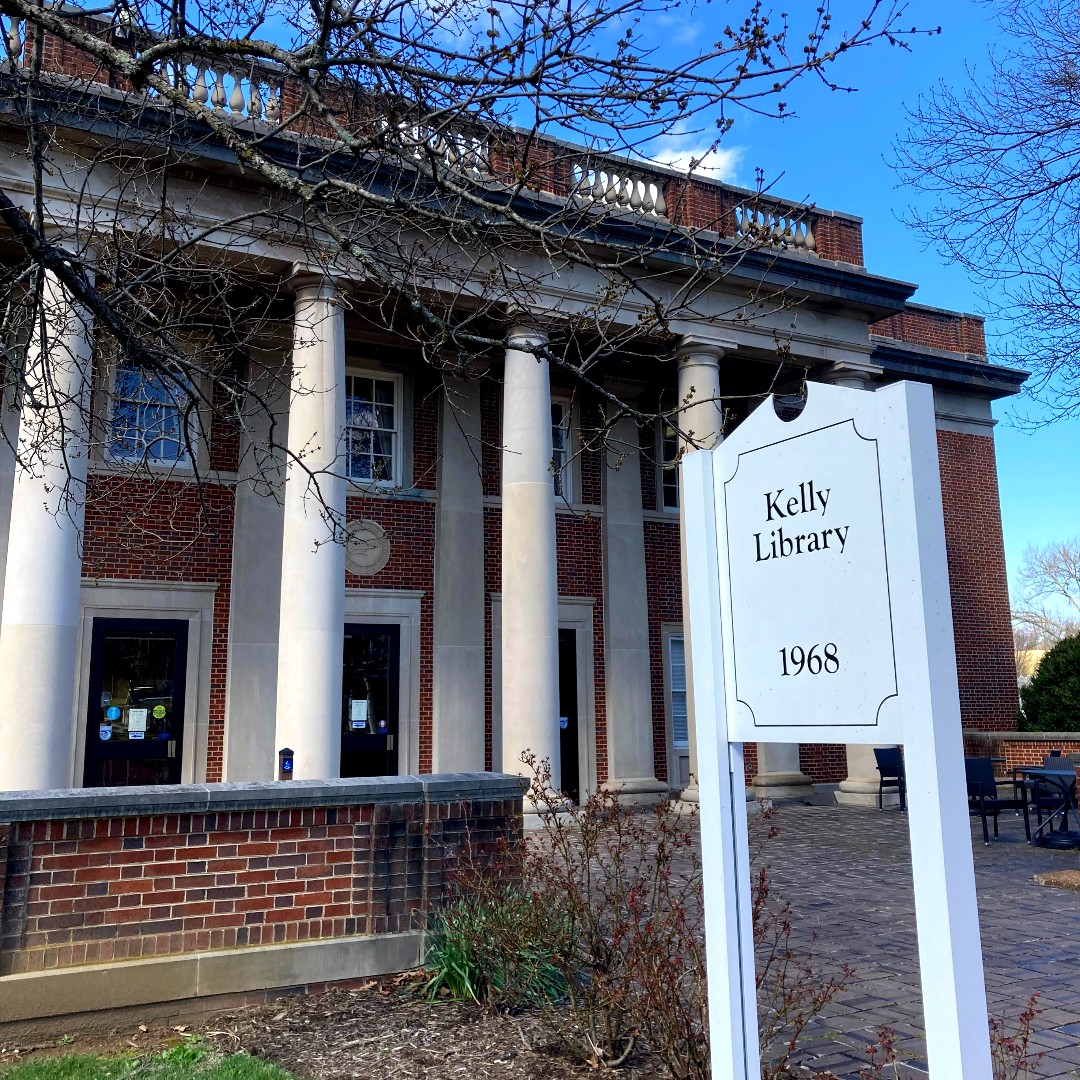 EHCLibraries's tweet image. Students, Faculty, and Staff! Need to use the Library before the 3-day weekend starts? The #KellyLibrary will be closing at 7PM this evening! Get in and get those papers printed, books checked-out, and questions answered before we close for the evening!