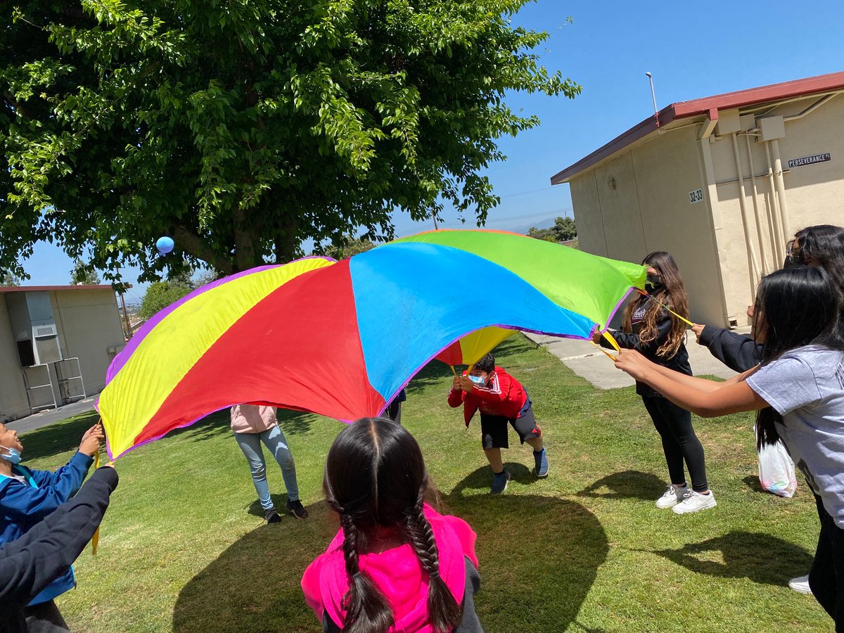APanedaDLC's tweet photo. Beautiful day for our #StuCo picnic. #GoPumas @northranchito ๐พ #StuCoRocks https://t.co/Q2DopbtdHt