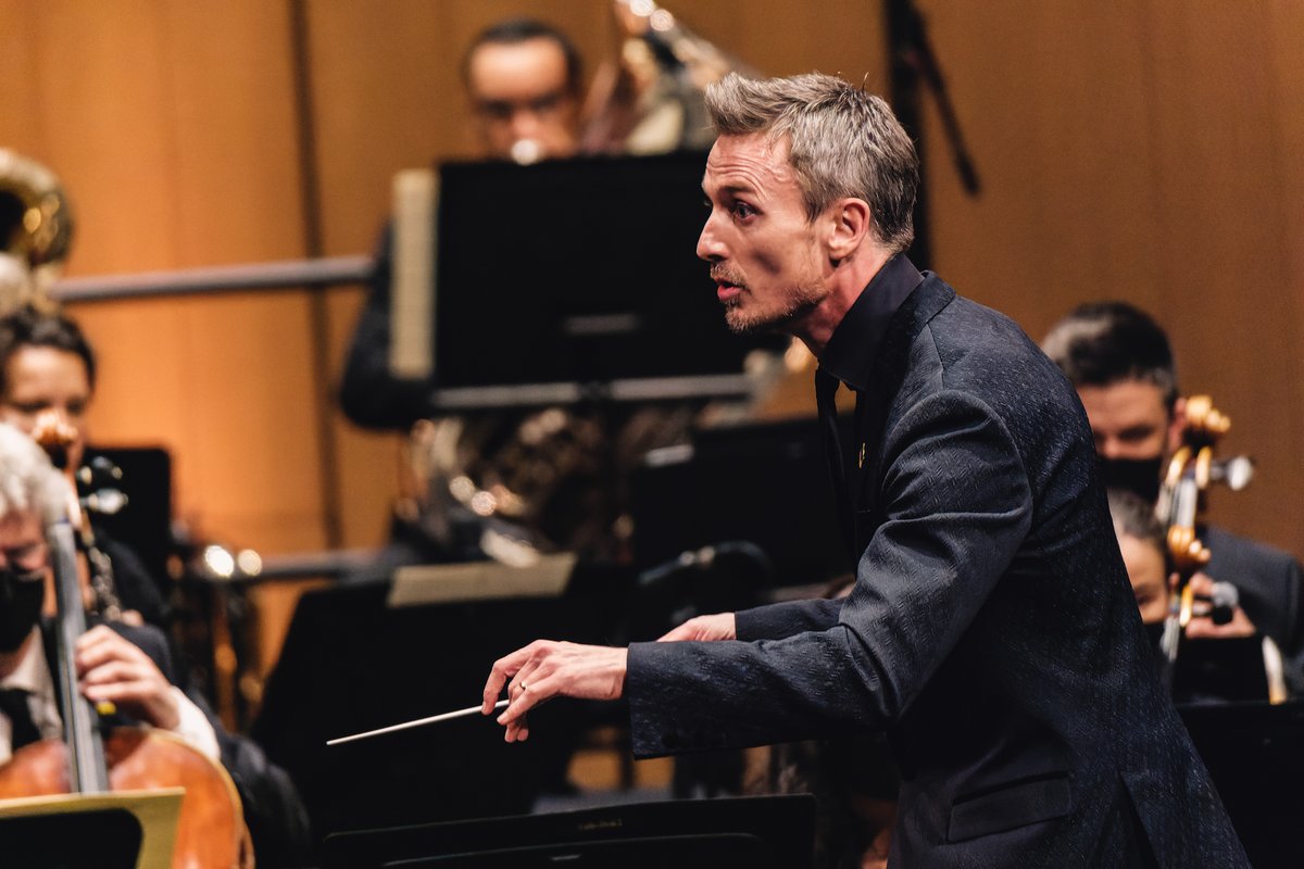 NAC Orchestra | Orchestre du CNA (@nacorchcna) on Twitter photo It's almost time for tonight's broadcast and #NACOTour finale...
🎻 <a href="/JamesEhnes/">James Ehnes</a>
🎤 <a href="/YaoMusique/">YAO</a>
🎶 <a href="/ShelleyConduct/">Alexander Shelley</a>
🎼 @PhilipGlass
🌟 <a href="/NicoleLizee/">Nicole Lizée</a>
📺 Join us live or watch on-demand until May 5: c.nac.ca/3BjuYuc
#NACOLive | #NACOrchCNA It's almost time for tonight's broadcast and #NACOTour finale...
🎻 <a href="/JamesEhnes/">James Ehnes</a>
🎤 <a href="/YaoMusique/">YAO</a>
🎶 <a href="/ShelleyConduct/">Alexander Shelley</a>
🎼 @PhilipGlass
🌟 <a href="/NicoleLizee/">Nicole Lizée</a>
📺 Join us live or watch on-demand until May 5: c.nac.ca/3BjuYuc
#NACOLive | #NACOrchCNA