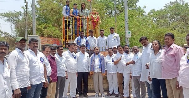 SayannaMLA's tweet photo. లాల్ బజార్ మార్కెట్ చౌరస్తా లో ఉన్న డా. బాబాసాహెబ్ అంబెడ్కర్ గారి విగ్రహం వద్ద ఆయన జయంతి వేడుకల్లో పాల్గొన్న సికింద్రాబాద్ కంటోన్మెంట్ ఎమ్మెల్యే శ్రీ జీ సాయన్న గారు.

#Secunderabadcantonment https://t.co/Tu0Vcd0L7a