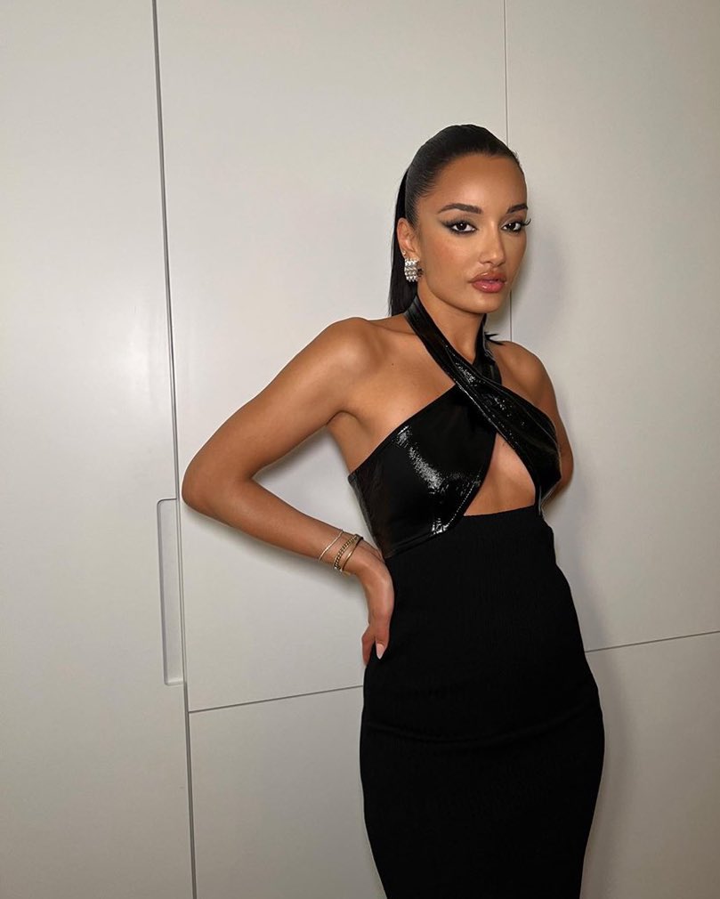 Xommanders's tweet photo. @Kurrco Bro cheated on RiRi for this 💀💀💀 https://t.co/JAEG2NmUME