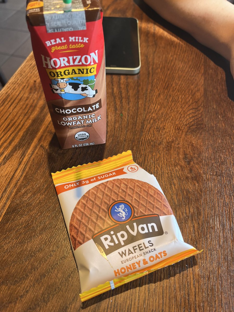 bagelmeal's tweet photo. whole lotta everything at starbucks https://t.co/UEZxWdKdvx