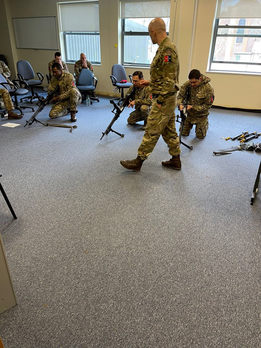 Moving into the second week of the annual exercise, troops learned about different weapon systems and spent a sunny weekend on the pistol ranges. @3RMP2 @1MPBrigade @RecruitmentAgc