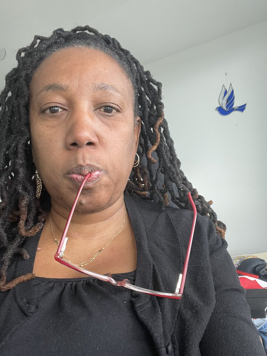 BrittonMarwal's tweet photo. Thursdays in Black. 
I know. My eyes look tired. But I am grateful that I have the opportunity for a good, peaceful night’s rest. Remembering all those women who are not so fortunate. #thursdaysinblack #WCC #UCCan https://t.co/5hNIe20gRp