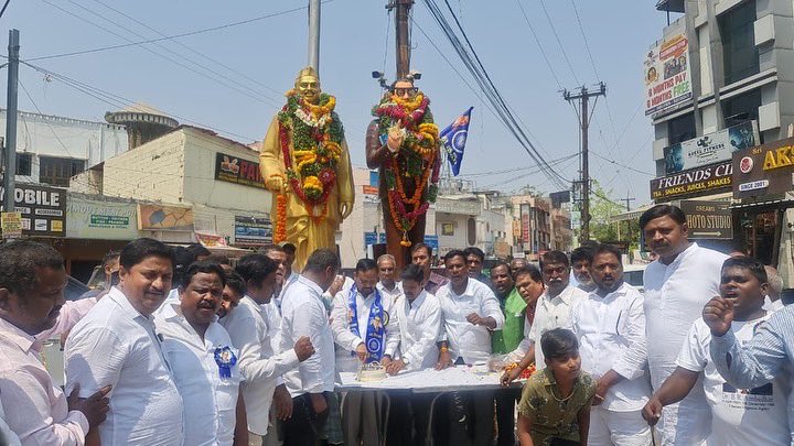 SayannaMLA's tweet photo. పికెట్ చౌరస్తాలో అంబెడ్కర్ జయంతి వేడుకల్లో పాల్గొన్న ఎమ్మెల్యే సాయన్న గారు.

#Secunderabadcantonment https://t.co/dQ4VfMvZQA