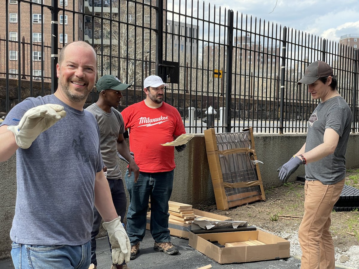 #TheLaundress day of service!!! Planting for our seniors #service #teambuilding #earthmount #nycha #spring #planting
