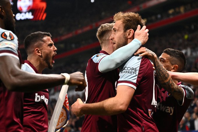 Lyon-West Ham United maçında West Ham oyuncularının gol sevinci