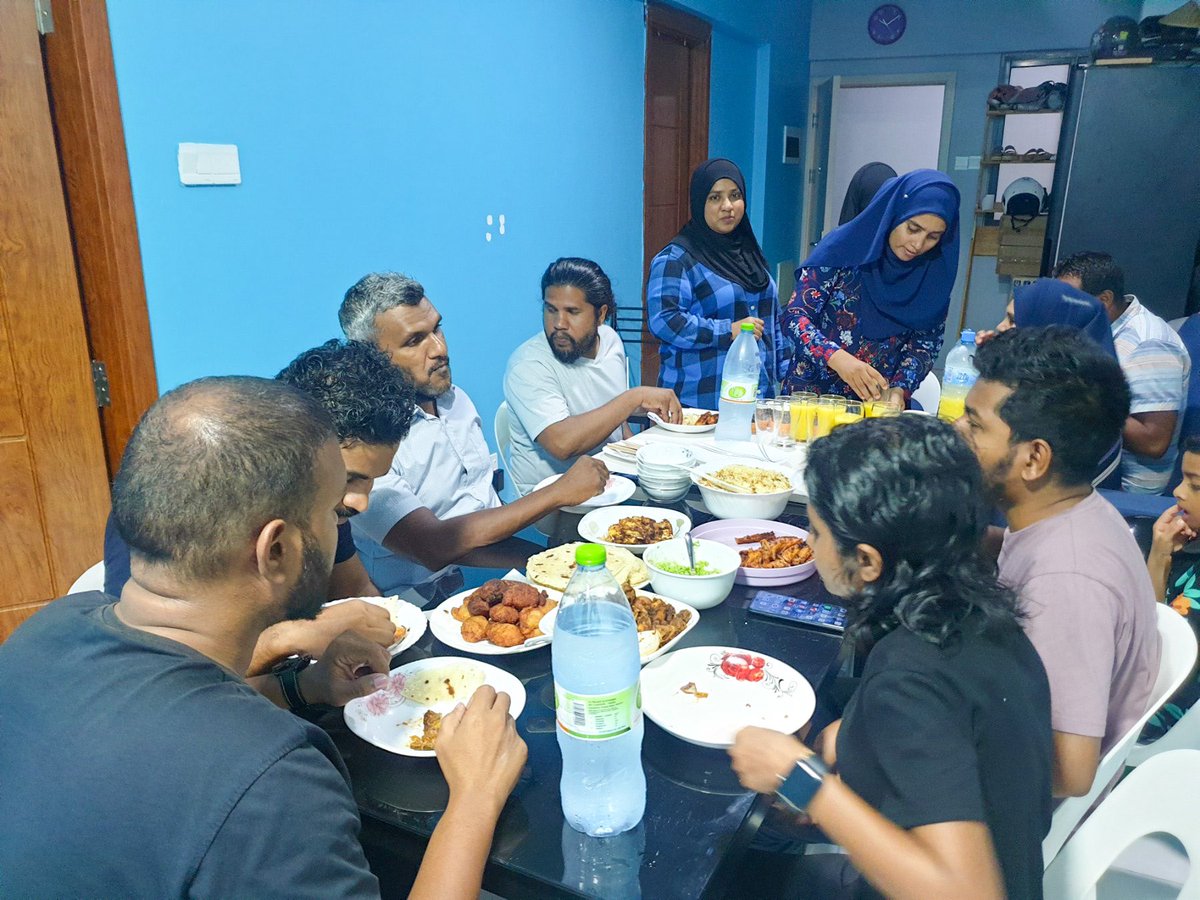 Midhuamsaud's tweet photo. ކޮތަރުކޮށްްޓެއްގައި  ކުޑަގޮތެއް  ހަދާލުން 

@AEG_Mv @IAMDRJIHAD @Ahmedfaarih @Meythss_ @Adam_Nawaz @AzmeelaF https://t.co/h65H6SBkBm