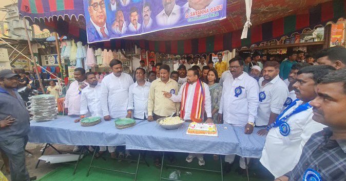 SayannaMLA's tweet photo. రసూల్ పుర చౌరస్తా లో అంబెడ్కర్ గారి 131 వ జయంతి వేడుకల్లో పాల్గొని అన్నదాన కార్యక్రమాన్ని ప్రారంభించిన గౌరవ సికింద్రాబాద్ కంటోన్మెంట్ ఎమ్మెల్యే శ్రీ.జీ.సాయన్న గారు.

#Secunderabadcantonment https://t.co/u49BsTziZF