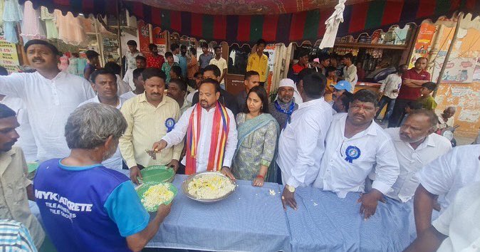 SayannaMLA's tweet photo. రసూల్ పుర చౌరస్తా లో అంబెడ్కర్ గారి 131 వ జయంతి వేడుకల్లో పాల్గొని అన్నదాన కార్యక్రమాన్ని ప్రారంభించిన గౌరవ సికింద్రాబాద్ కంటోన్మెంట్ ఎమ్మెల్యే శ్రీ.జీ.సాయన్న గారు.

#Secunderabadcantonment https://t.co/u49BsTziZF
