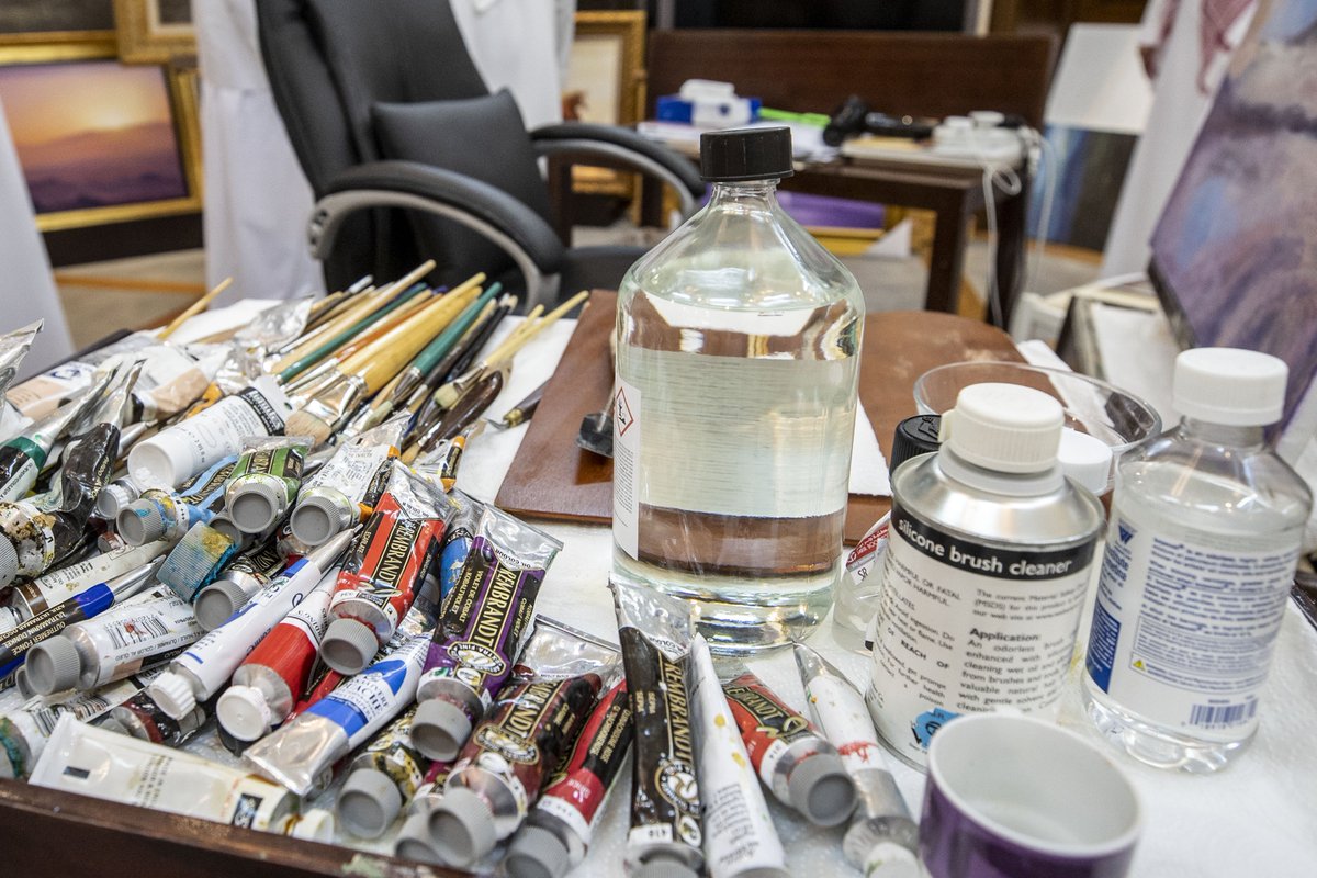 BadrFAlSaud's tweet image. في مرسم دايم السيف الأمير #خالد_الفيصل: "الهواية تمتلك رجالها".