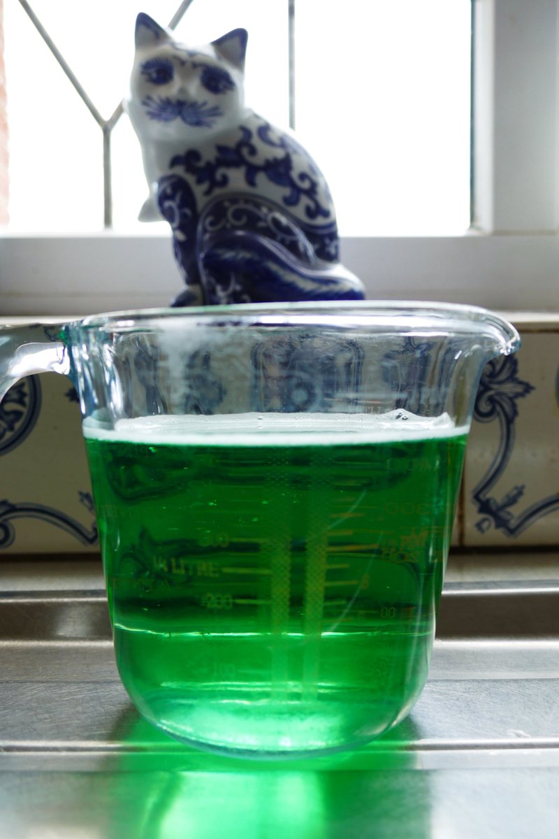 James_Akrill's tweet image. Bubble Mix @cogie_s 

1. Add good covering of original Fairy Liguid to base of Jug.

2. Top up with water to around 3 quarters full and mix.

3. Add around 4 splodges of Lyles Golden Syrup, mix again, remove froth from top of mixture.

4. If needed to freeze cool down in freezer.