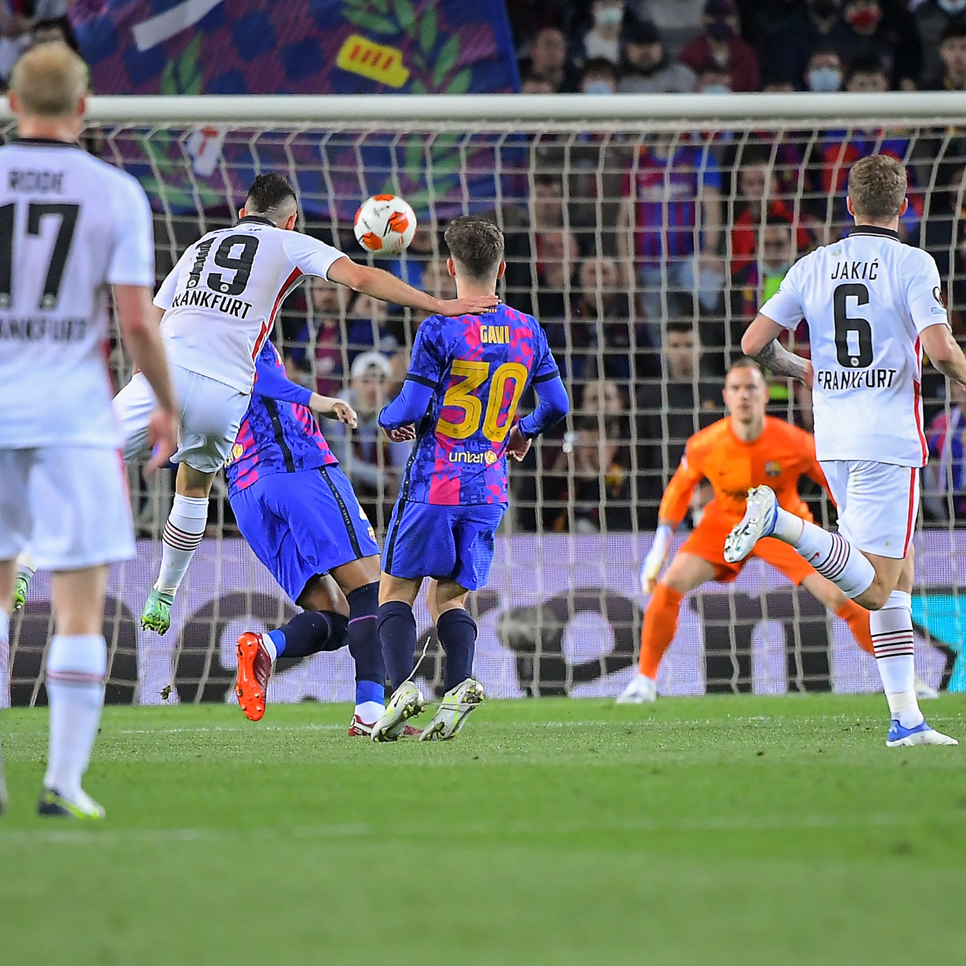 Barcelona-Frankfurt maçında Borre'nin gol vuruşu