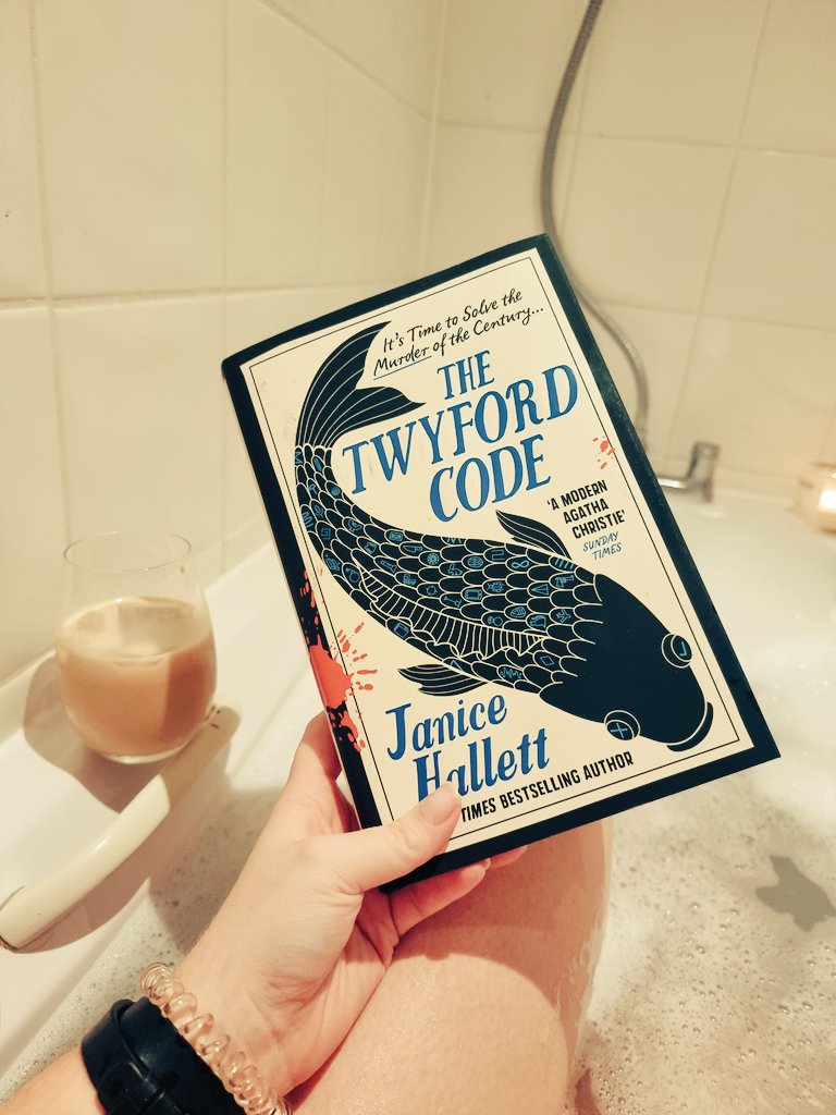 LucyGrant90's tweet photo. Book. Bath. Baileys. Bubbles. Happy Bank Holiday weekend! 

#bankholiday #reading #relaxing #bookstagram #books #booklover #baileys #bubbles #bathtime #metime https://t.co/9hQ2Eg3T5Q