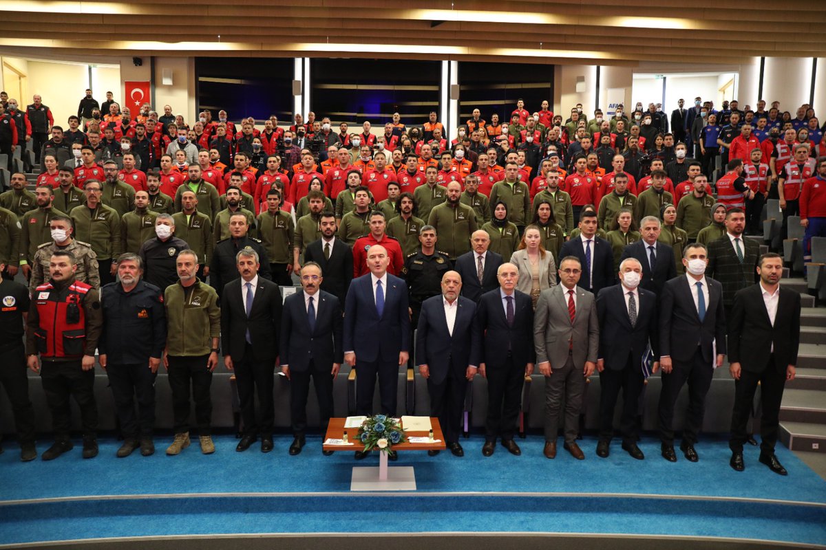 AfyonMemurSen03's tweet photo. Afyonkarahisar'da akreditasyon sürecini ilk ve tek tamamlayan Memur Sen Arama Kurtarma ekibimiz Ankara AFAD Başkanlığın'da düzenlenen törene katılım sağlayıp, akreditasyon sertifikamızı İçişleri Bakanımız Sn. @suleymansoylu 'dan aldık.
@03AliKeskin
@Huseyinkarasahn
@gencmemursen https://t.co/bCfh85wgfO