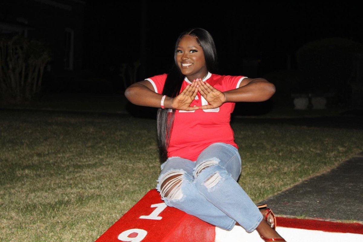 shaayshaayy's tweet photo. The yard wasn’t live until the 5ive arrived🔺🐥
•
•
•
#firstdayOWT
#hardAF
#AOML
#DST #1913
#GammaTau https://t.co/mINQiQ3Bg1