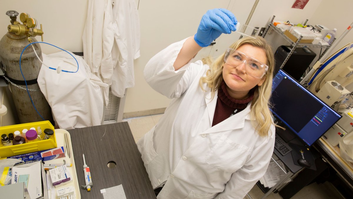 Chemical engineering graduate student Anna Mangus is conducting research in the MORE program to understand how bacteria can convert carbon molecules to electricity. (6/6)
