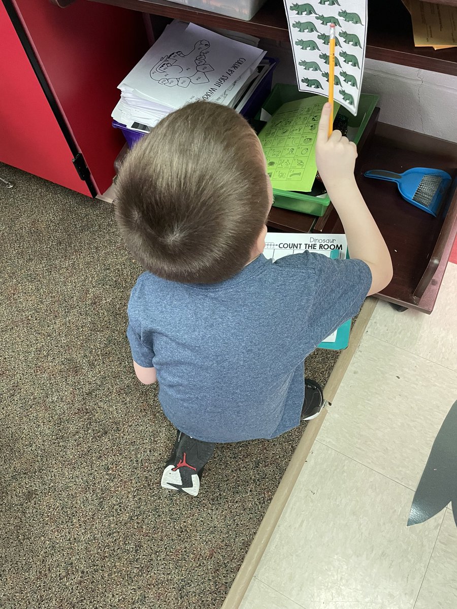 MrsPeceny's tweet photo. Wrapped up our dinosaur research projects with a special dino day!! #myjblions https://t.co/D1b0tu79Gd