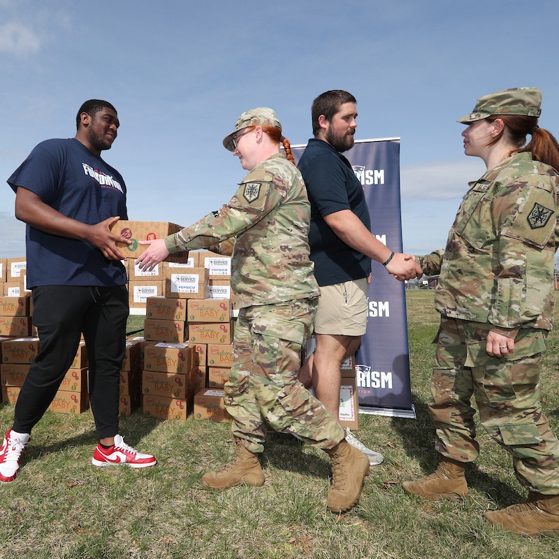 OperationShower's tweet photo. Giving back and showing our appreciation to military families never gets old.
A BIG thank you to the @Patriots Foundation, @PepsiCo, and all of the amazing volunteers that made this day possible for our military moms-to-be!
#operationshower #patriotsfoundation #pepsico https://t.co/OxjOyz7iet
