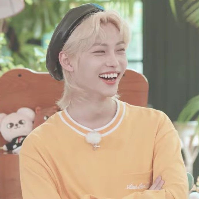 LFLXLOOKS's tweet photo. his 🍊 vibe https://t.co/UMXc4vUXGr