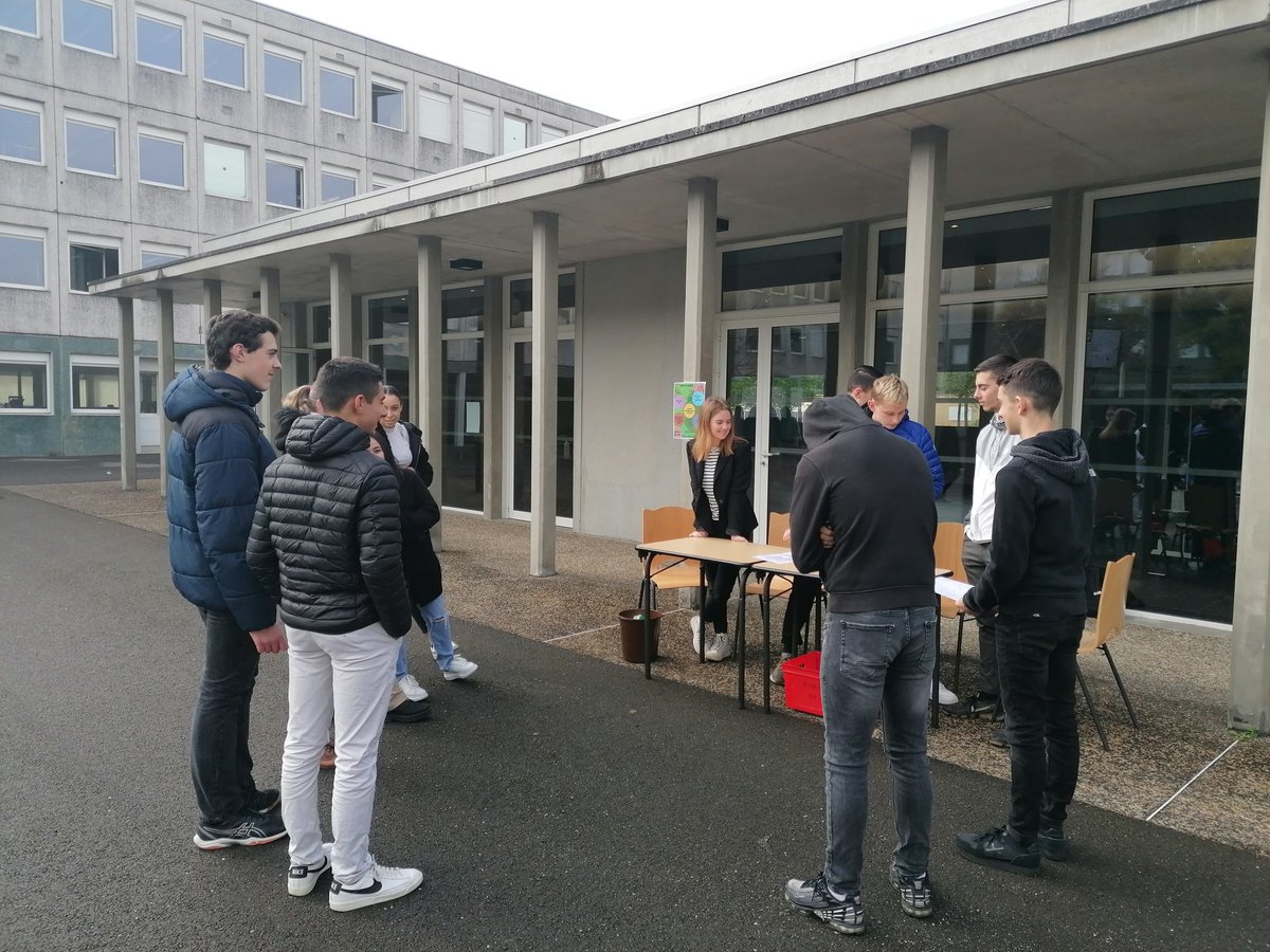 TertiaireParda's tweet photo. Une journée intense dédiée à la #consommationresponsable
Les élèves de seconde #bacpro du lycée @LyceePardailhan ont participé avec enthousiasme aux ateliers proposés par la classe de #terminalbacprocommerce
: escape game, chasse au trésor, quizz, ateliers DIY, boutique
Bravo 👏 https://t.co/P0aGYsQf3E