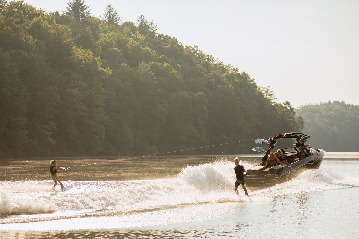 malibuboats's tweet photo. The 25 LSV was designed to provide you with legendary wakes and waves ALL SUMMER LONG. Are you ready for an action-packed summer?
#TheTruthIsOnTheWater #MalibuBoats #25LSV https://t.co/5D3tjjLA08