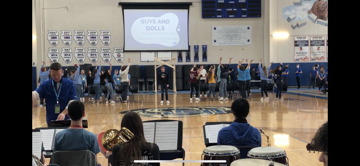 LZHSStudCo's tweet image. We did it! Through the internet crashing &amp;amp; the 🎤’s going in and out we pulled off an all school assembly and continued to spread smiles. Thanks to Ss and faculty for being a great audience. 🙏 to all those that performed today. #WeAreLZ #WeHadFun  
@ErinDeLuga @LZHSBEARS